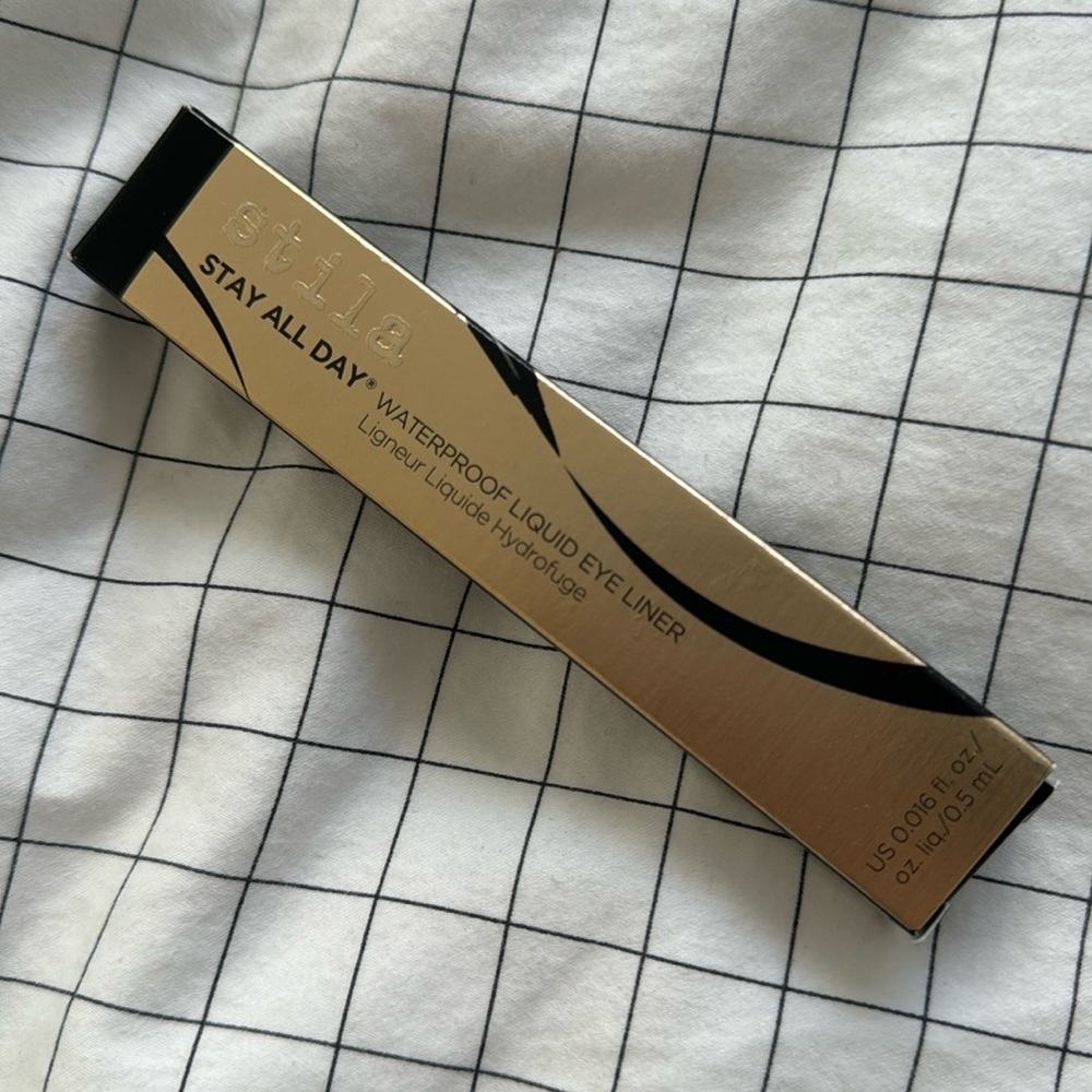 STILA stay all day waterproof liquid eye liner